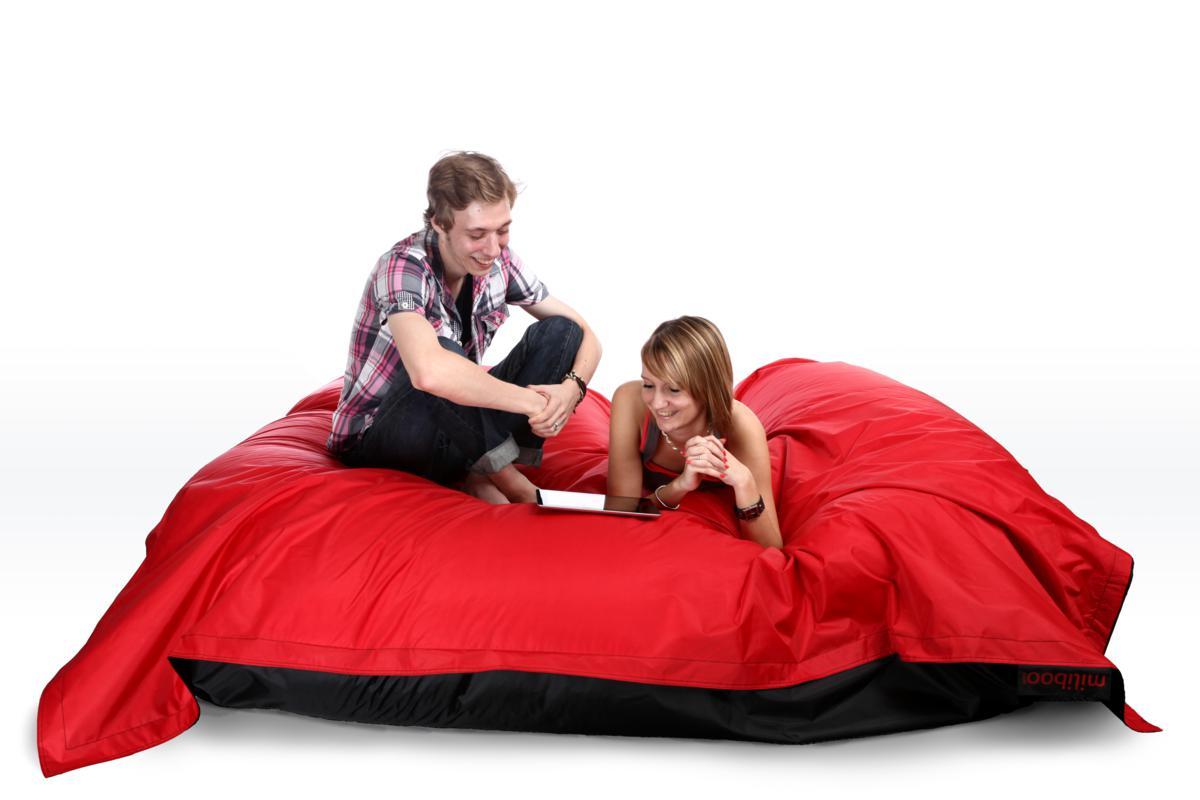 Pouf g&eacute;ant design bicolore noir et rouge FAMILY MILIBAG 