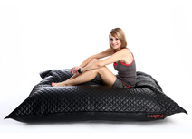 Pouf g&eacute;ant design matelass&eacute; noir BIG MILIBAG TREND 