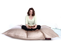 Pouf g&eacute;ant design matelass&eacute; or BIG MILIBAG TREND 