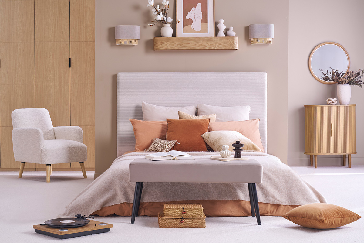 Banc design capitonn en tissu velours taupe et mtal noir L96 cm GUESTA