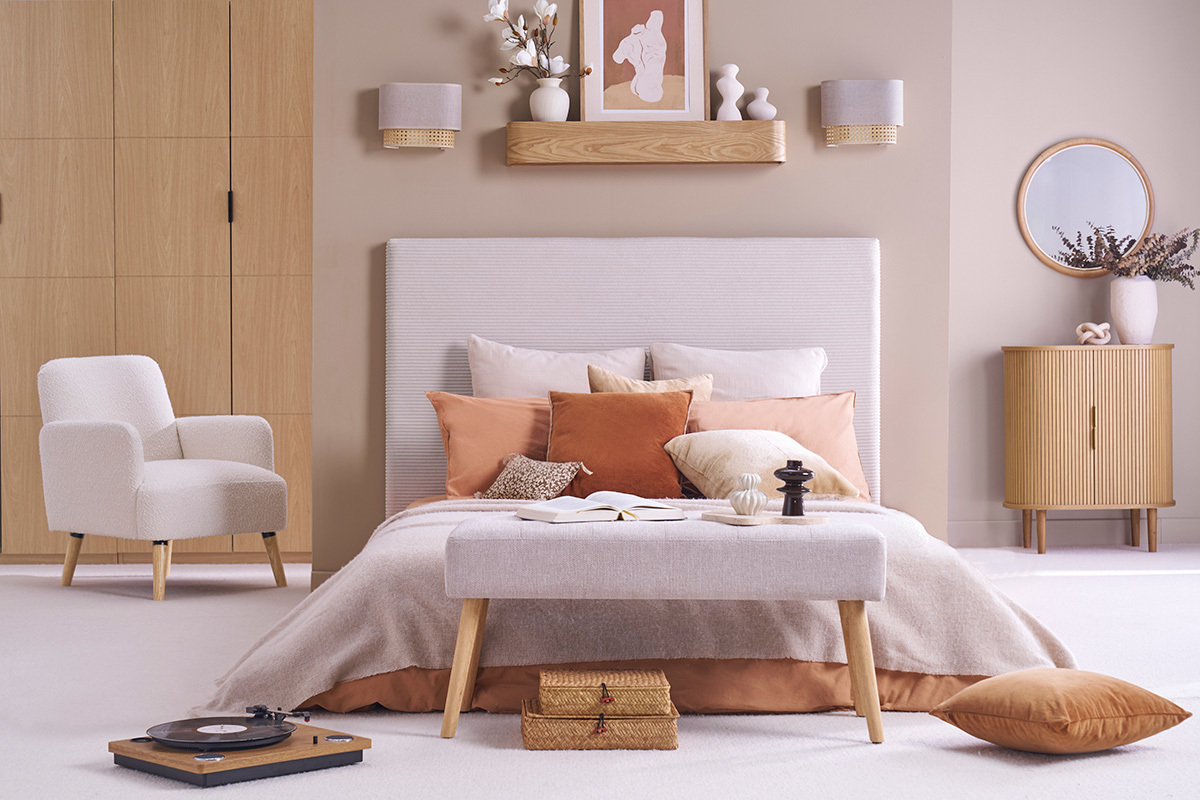 Banc scandinave capitonn en tissu effet velours textur beige et bois clair L96 cm GUESTA