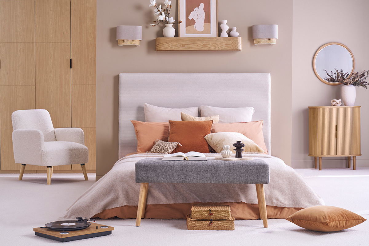 Banc scandinave capitonn en tissu effet velours textur gris fonc et bois clair L96 cm GUESTA