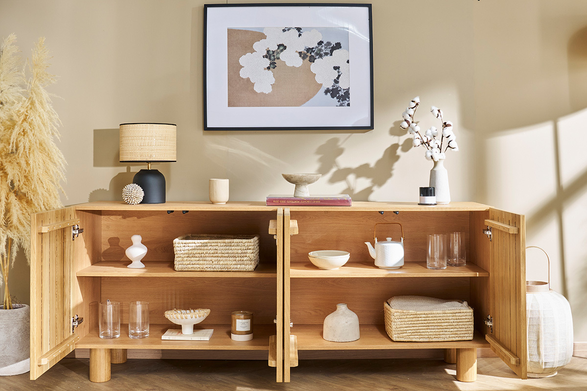 Buffet design en bois clair chêne massif gravé 4 portes L180 cm GOSHI