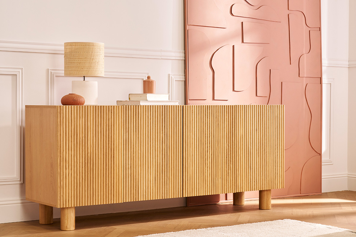 Buffet design en bois clair chêne massif gravé 4 portes L180 cm GOSHI