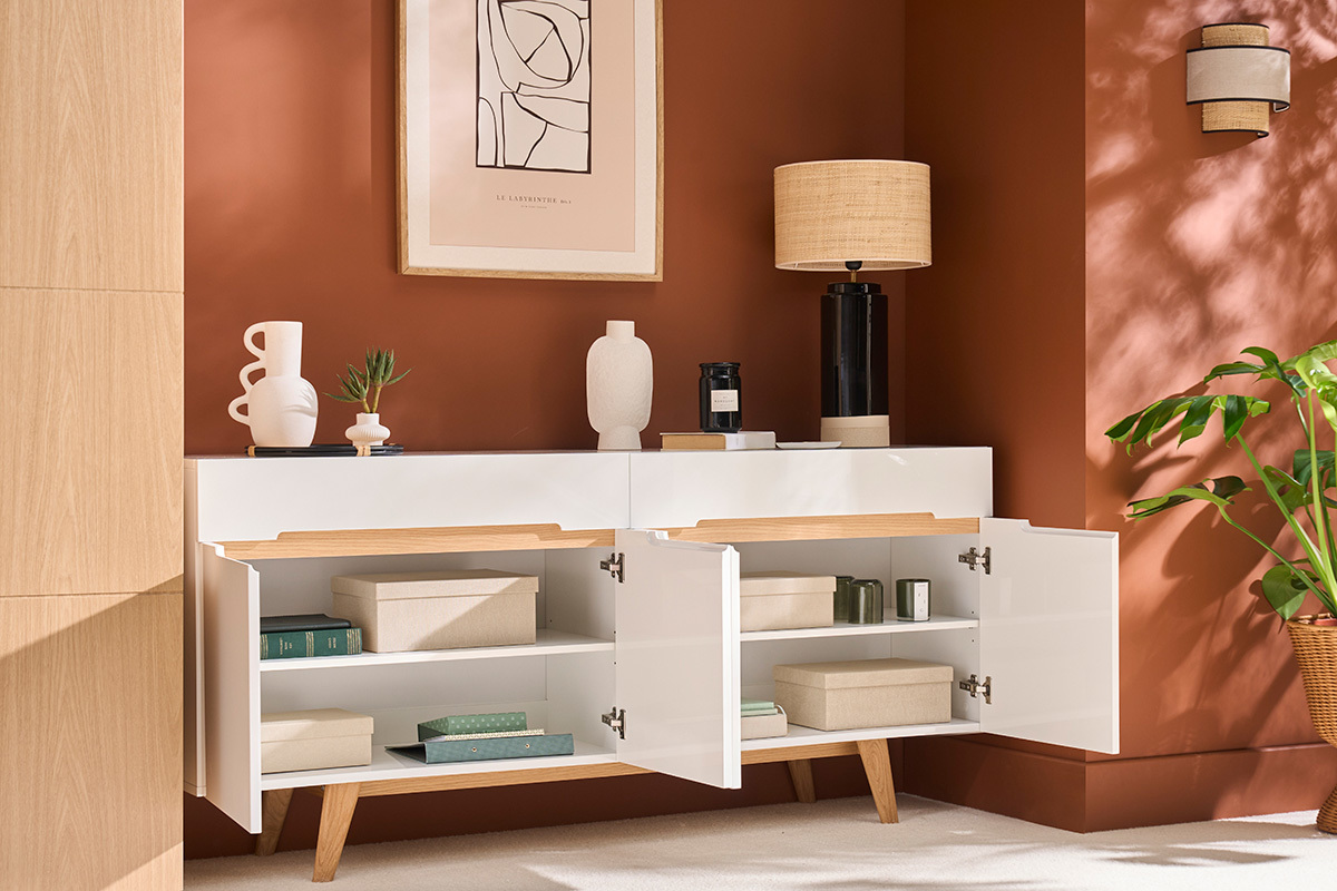 Buffet scandinave blanc laqu� brillant et finition bois clair 4 portes 2 tiroirs L180 cm MELKA