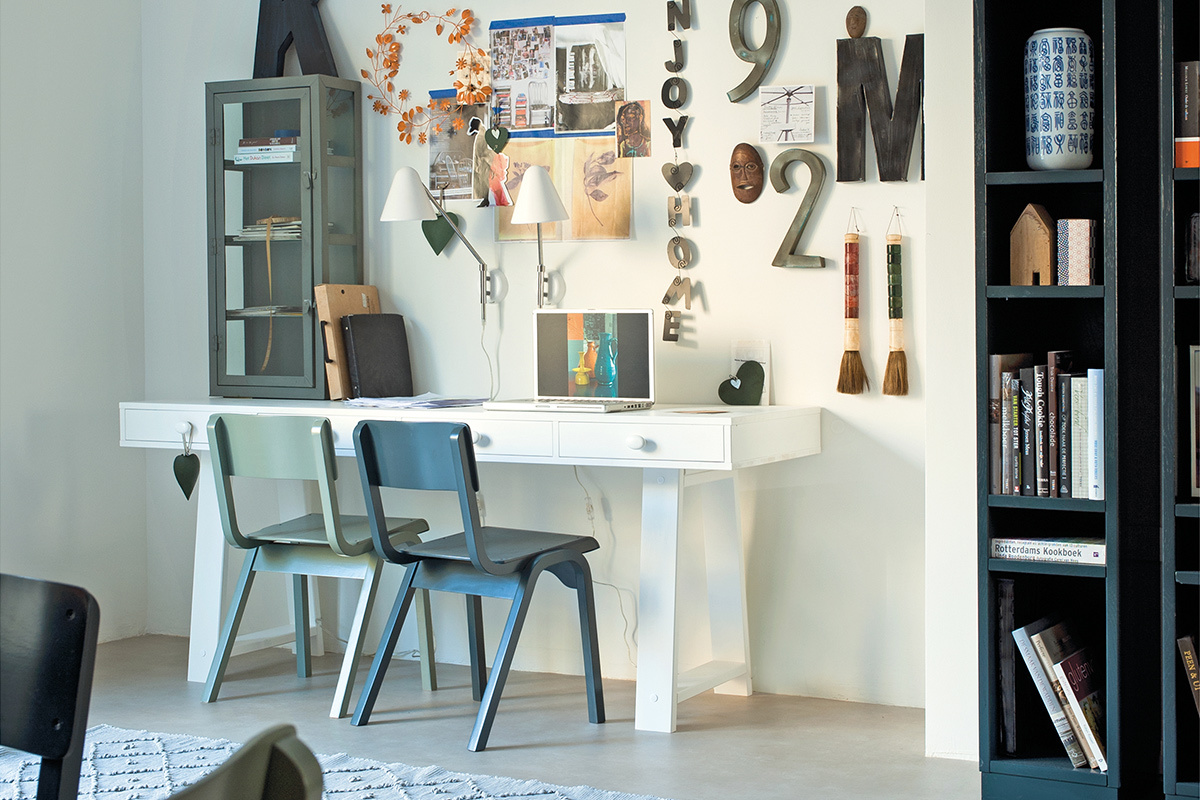 Bureau design en bois blanc cass� 4 tiroirs r�versibles L178 ARCOS