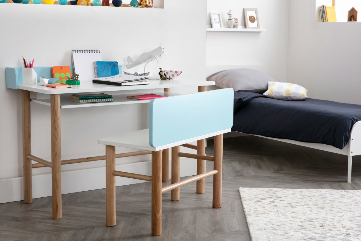 Bureau enfant avec banc bleu et bois clair BERTY