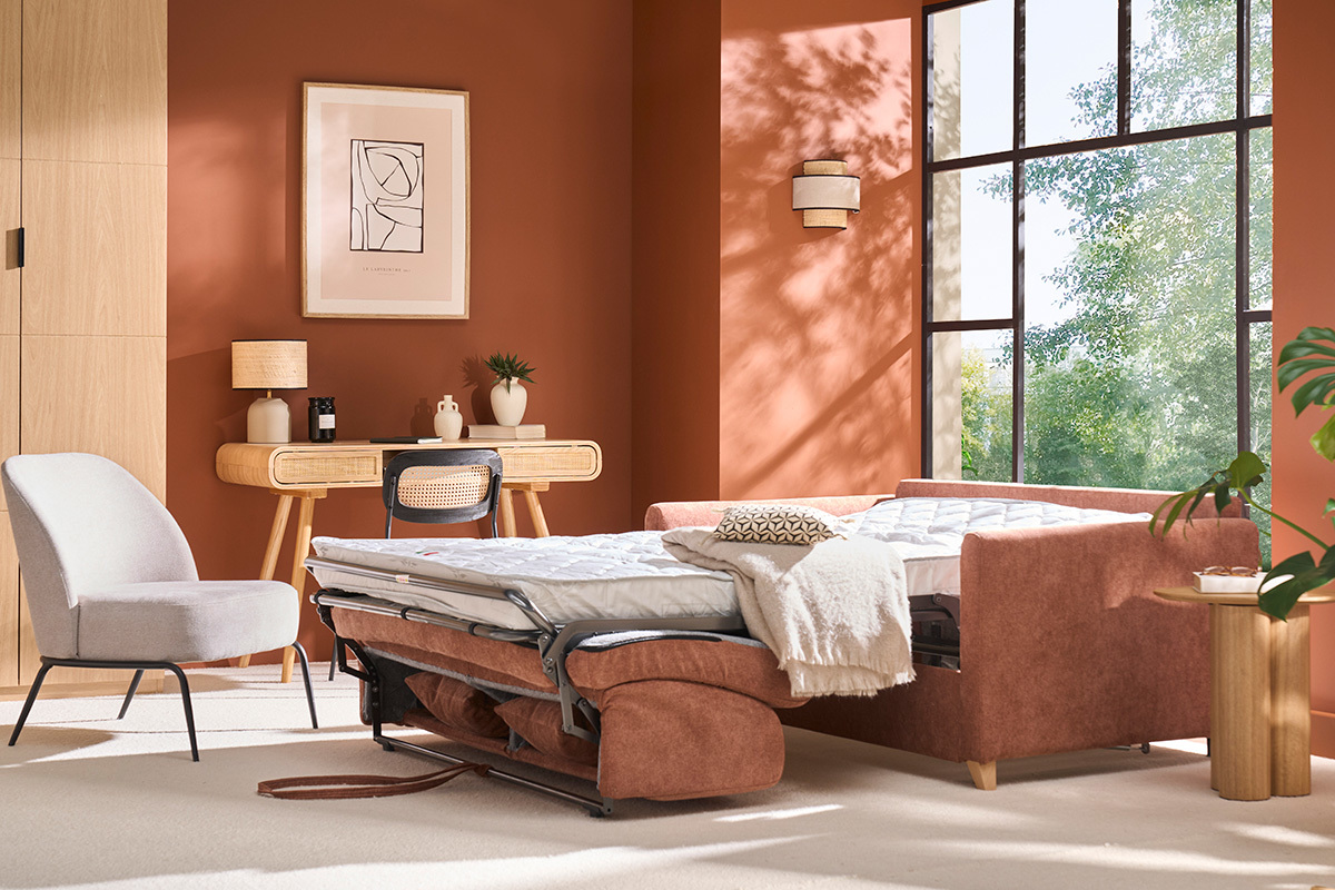 Canap convertible 2-3 places en tissu effet velours terre brle et bois clair avec matelas 13 cm SKANDY