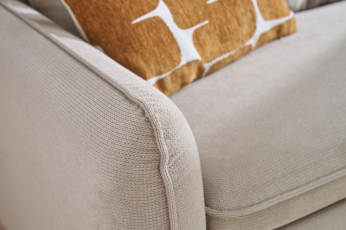 Canap� d'angle convertible r�versible avec coffre 3 places en tissu chenille beige et bois clair ORSO