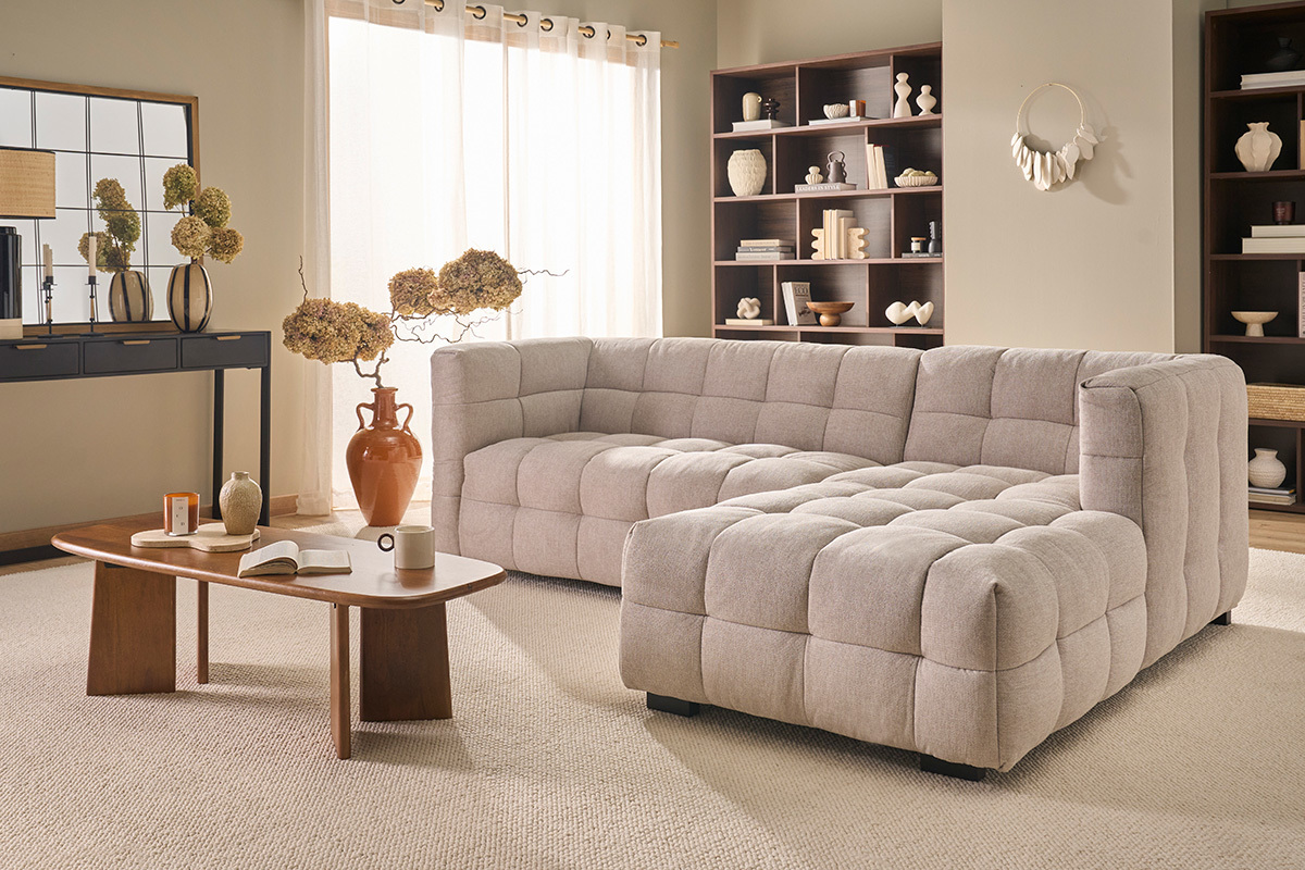 Canap� d'angle droit design 3 places en tissu effet velours textur� beige CORTO