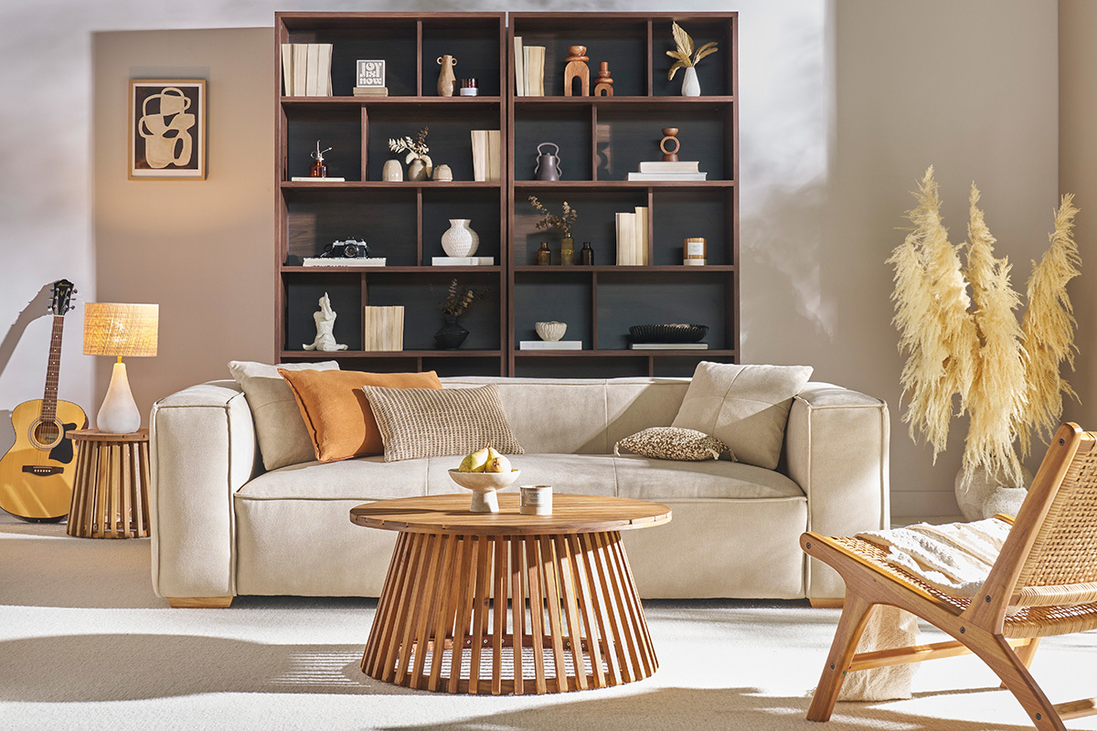 Canap design 3 places en tissu effet velours beige naturel et bois clair COBAIN