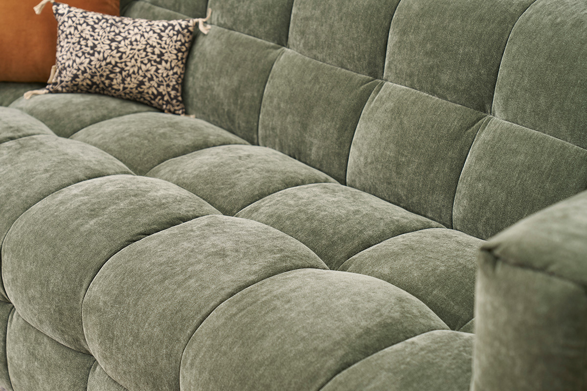 Canap design 3 places en tissu effet velours vert kaki CORTO