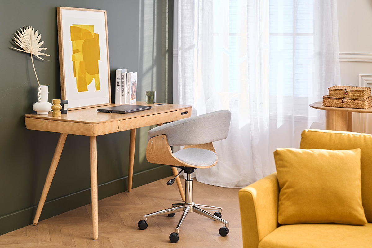 Chaise de bureau � roulettes design en tissu gris clair, bois clair et acier chrom� OKTAV