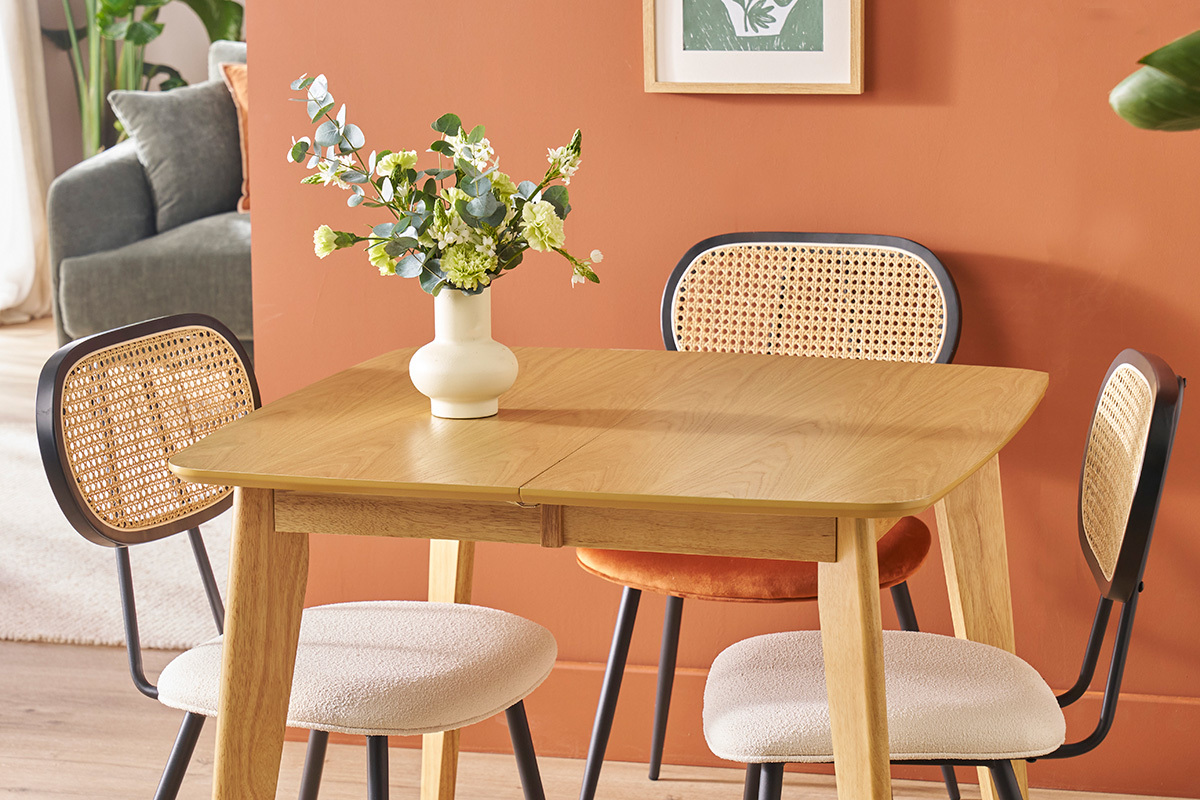 Chaises design en tissu effet laine boucl�e blanc, m�tal noir et cannage rotin (lot de 2) SWANN