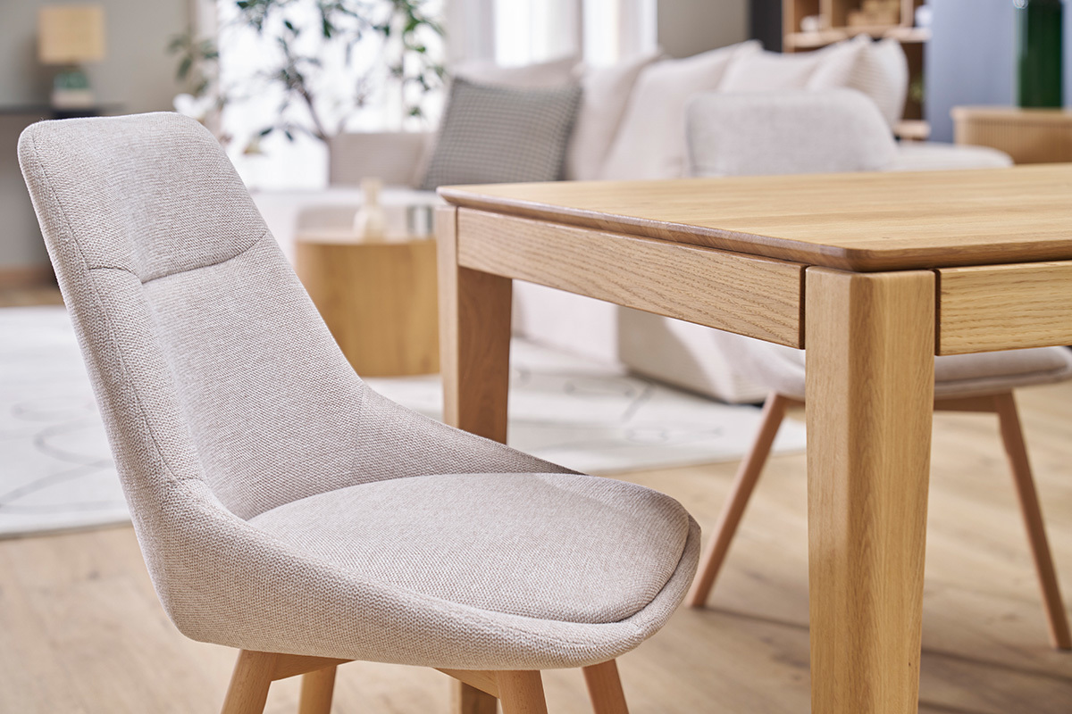 Chaises en tissu effet velours textur beige et bois clair (lot de 2) ALESS