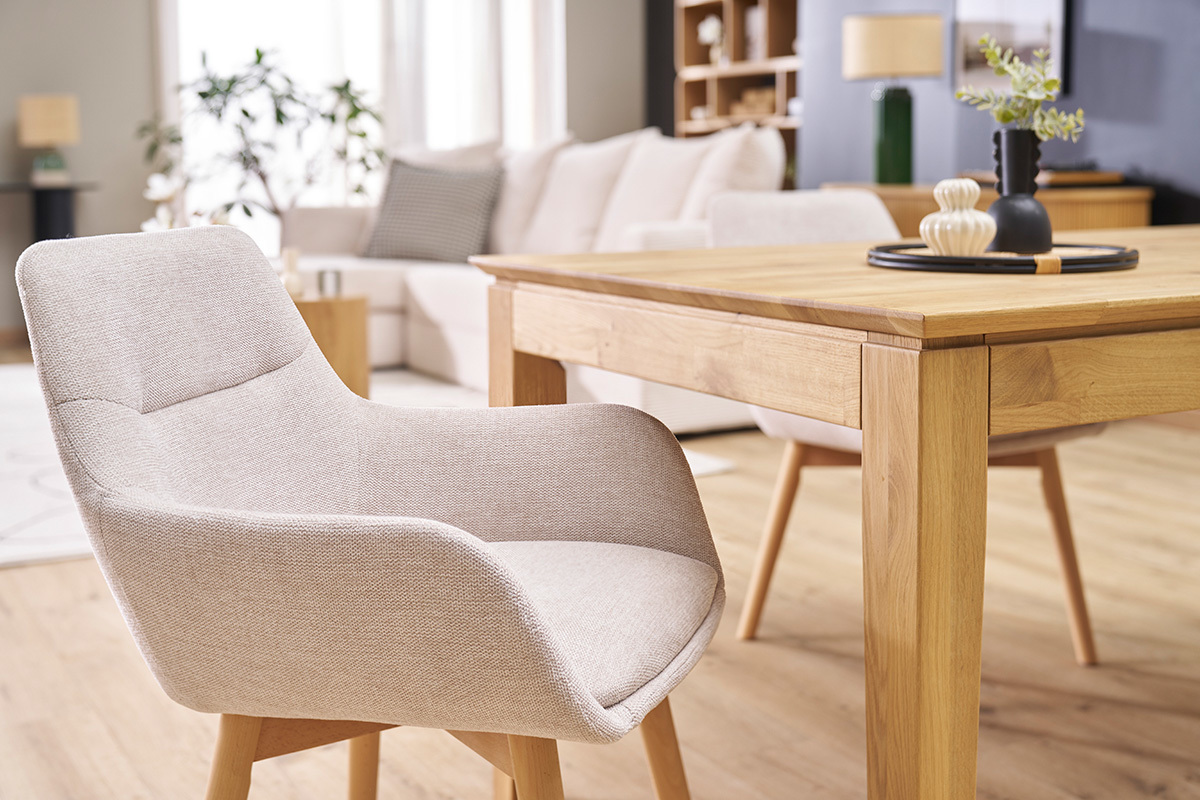 Chaises en tissu effet velours textur� beige et bois clair (lot de 2) ALESS