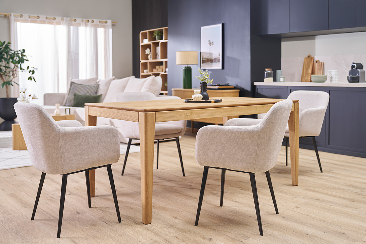 Chaises en tissu effet velours textur� beige et m�tal noir (lot de 2) AMIKA