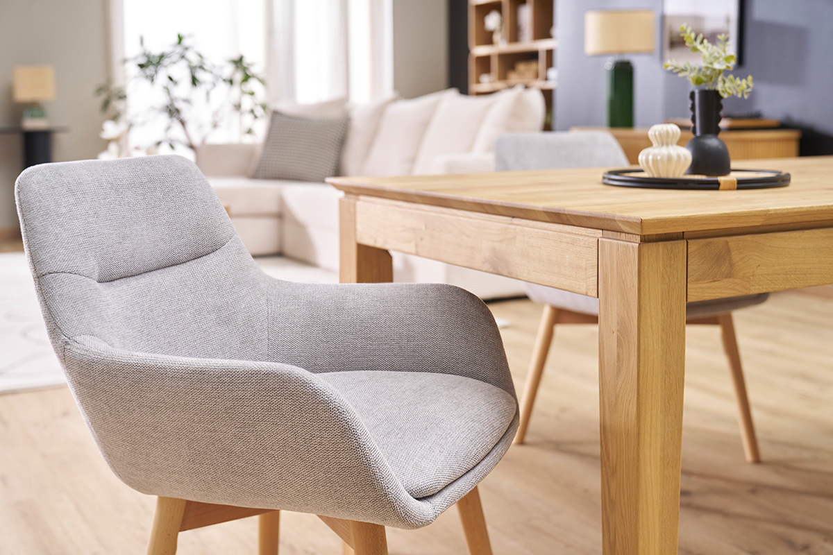 Chaises en tissu effet velours textur� gris clair et bois clair (lot de 2) ALESS