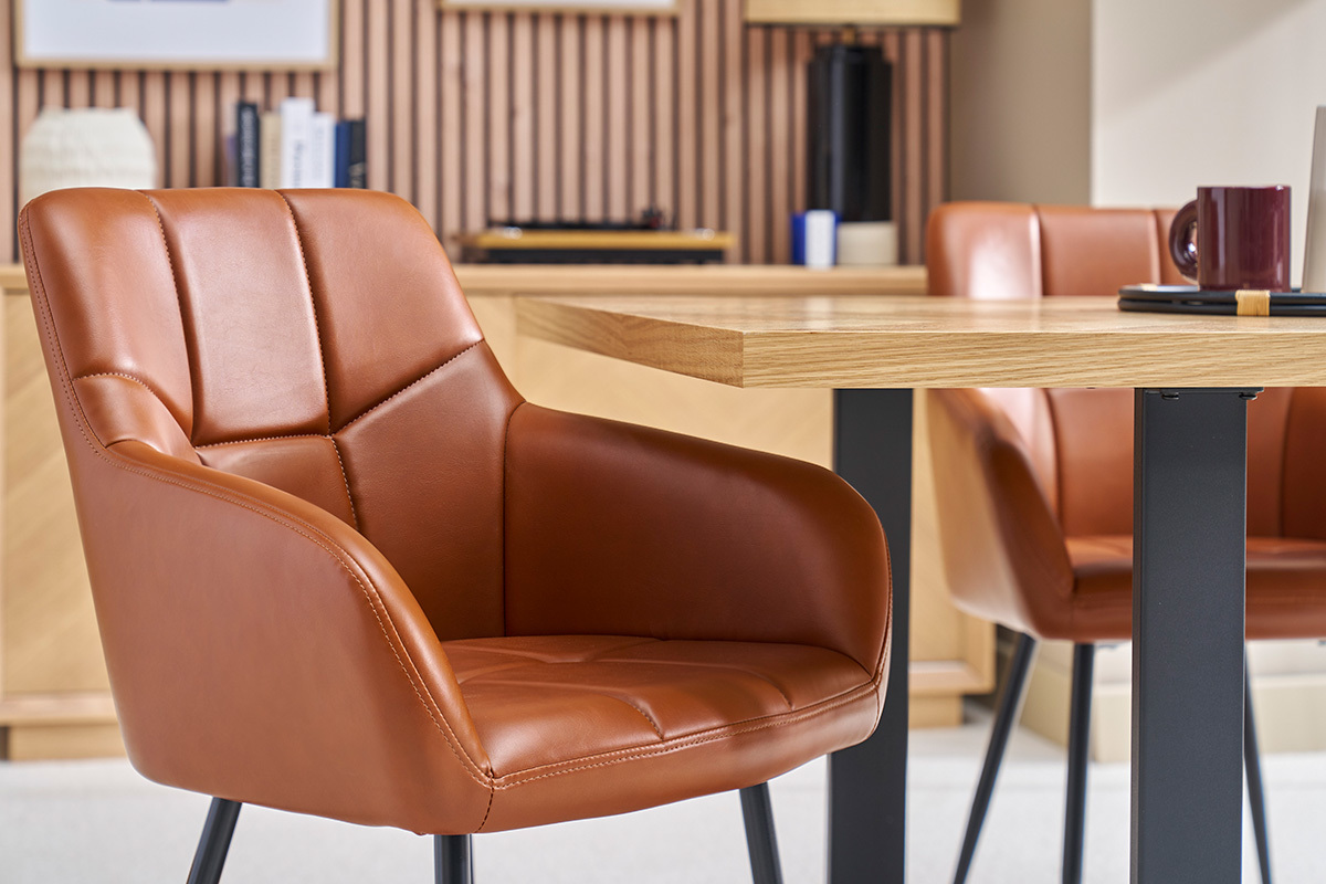 Chaises matelass�es marron et m�tal noir (lot de 2) MONTERO