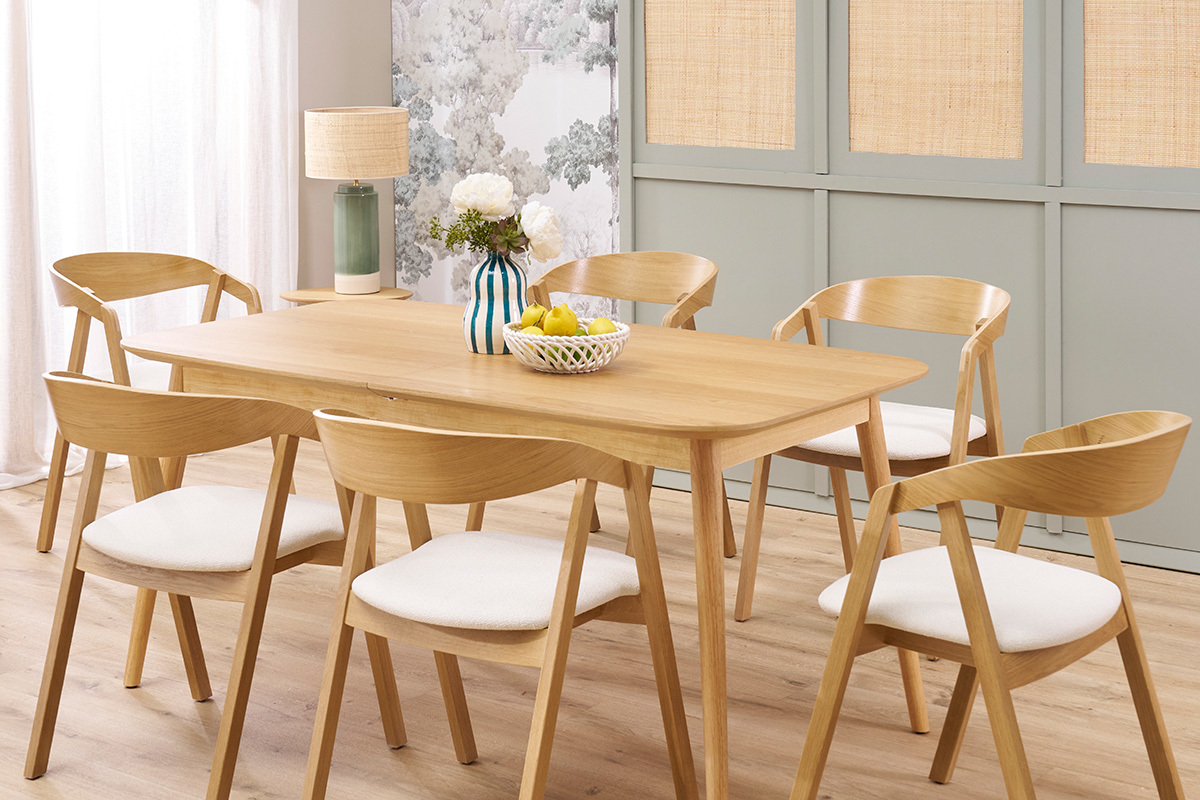 Chaises scandinaves empilables en bois clair chne et tissu effet laine boucle blanc cass (lot de 2) LOVA