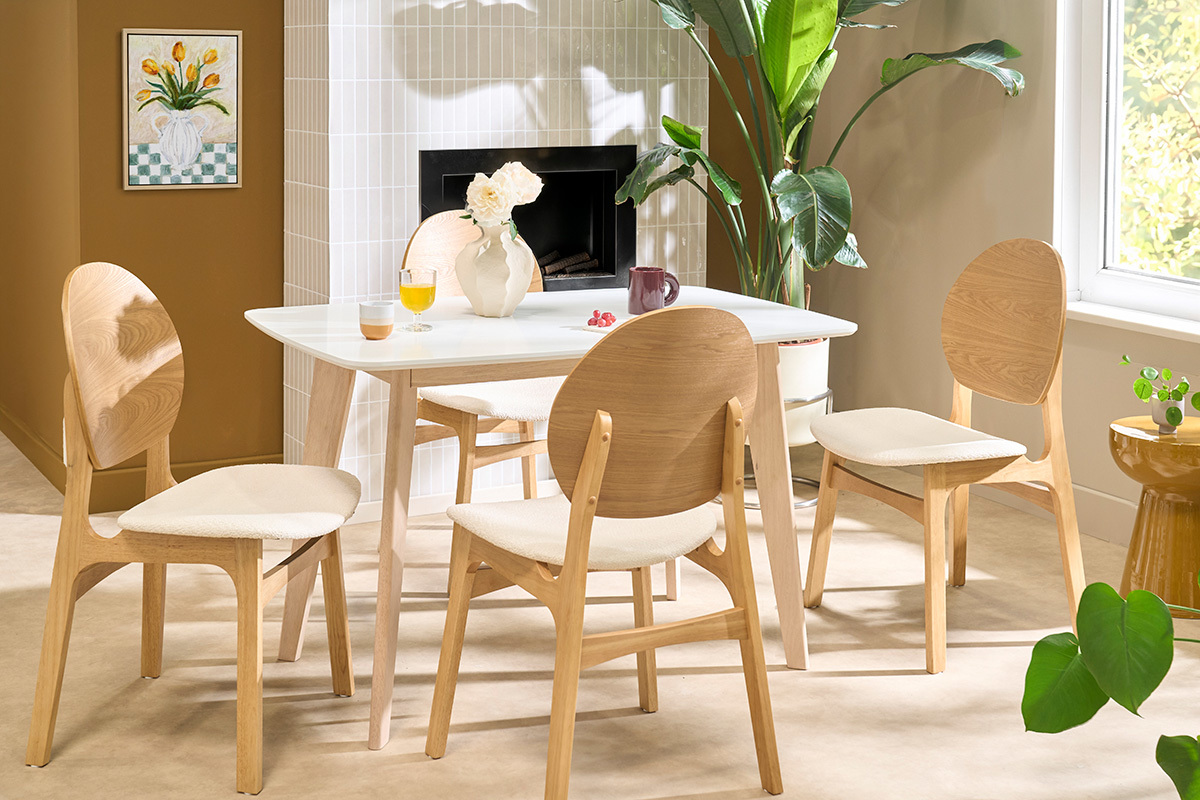 Chaises scandinaves en bois clair et tissu effet laine boucl�e blanc (lot de 2) ELTON
