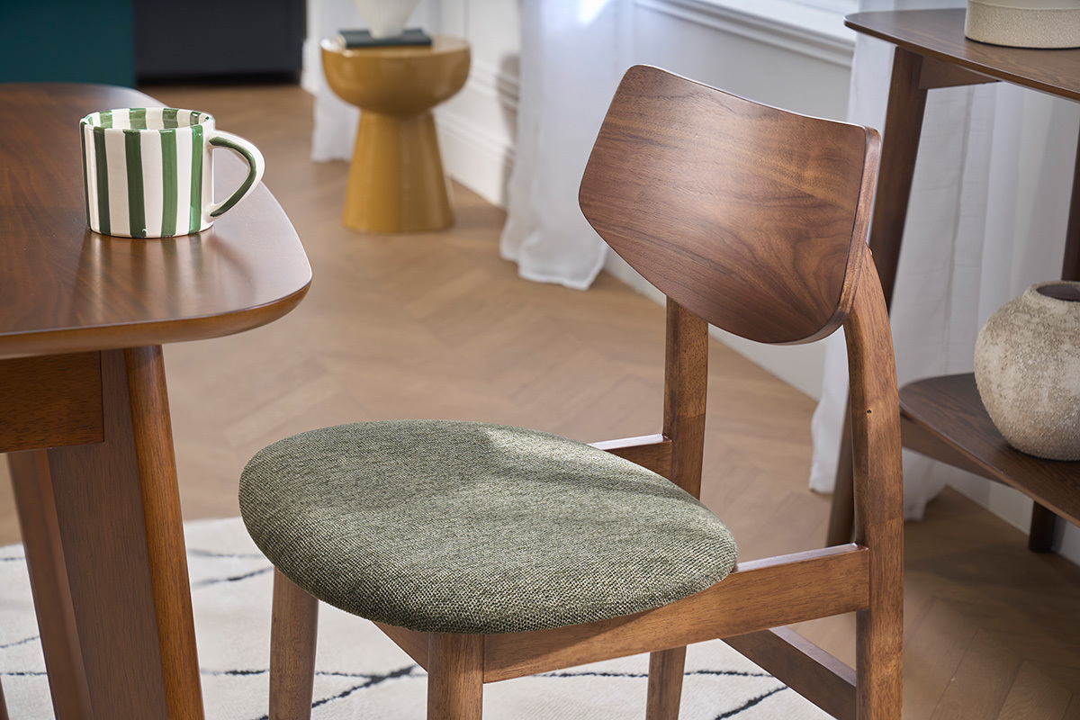 Chaises scandinaves en bois fonc� et tissu effet velours textur� vert kaki (lot de 2) ELION
