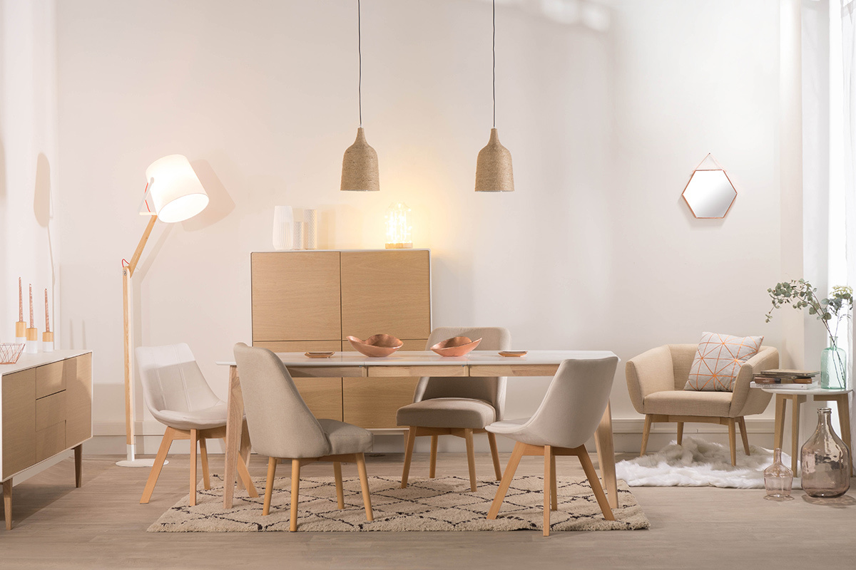 Chaises scandinaves en tissu blanc cass� et bois clair massif (lot de 2) MATILDE