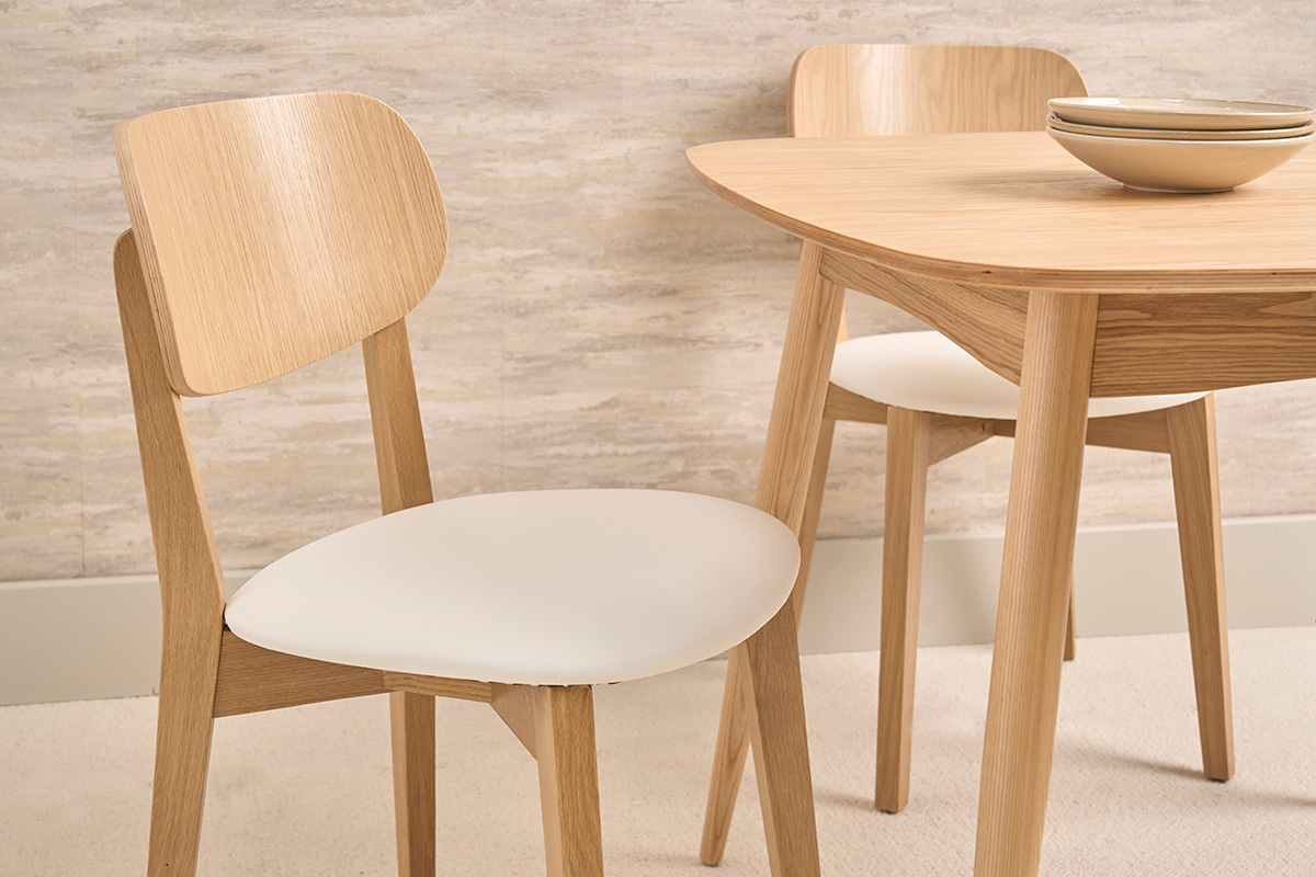 Chaises vintage en bois clair ch�ne et blanc (lot de 2) LUCIA