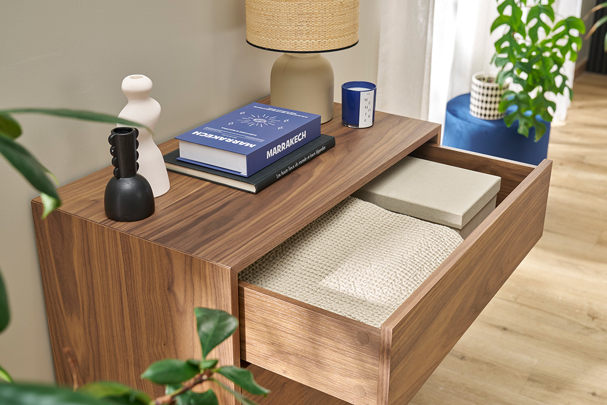 Commode vintage en bois fonc noyer et mtal noir 3 tiroirs L81 cm MANNY