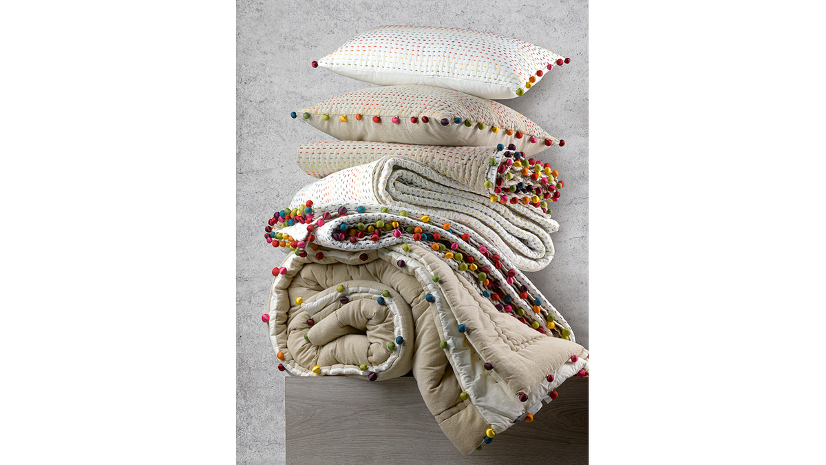 Coussin en coton avec pompons multicolores 30 x 50 cm FILEA