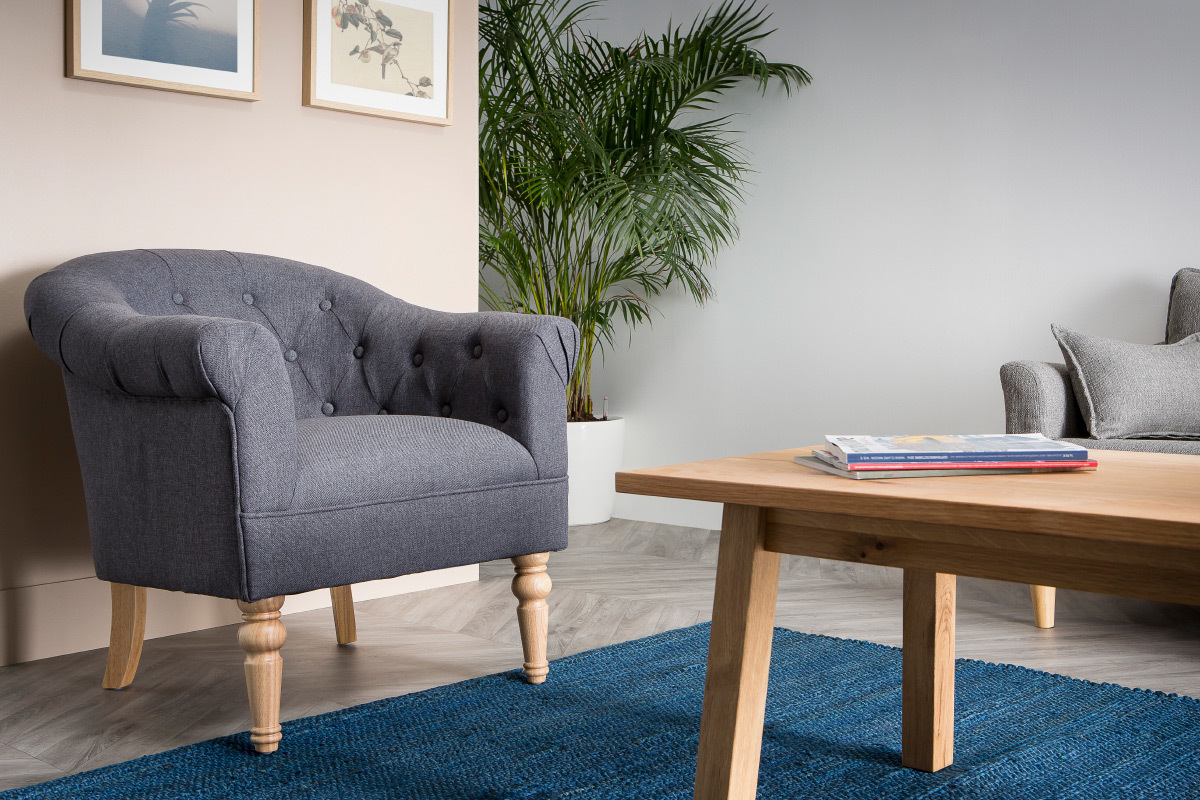 Fauteuil classique tissu gris fonc� pieds bois BALTHAZAR