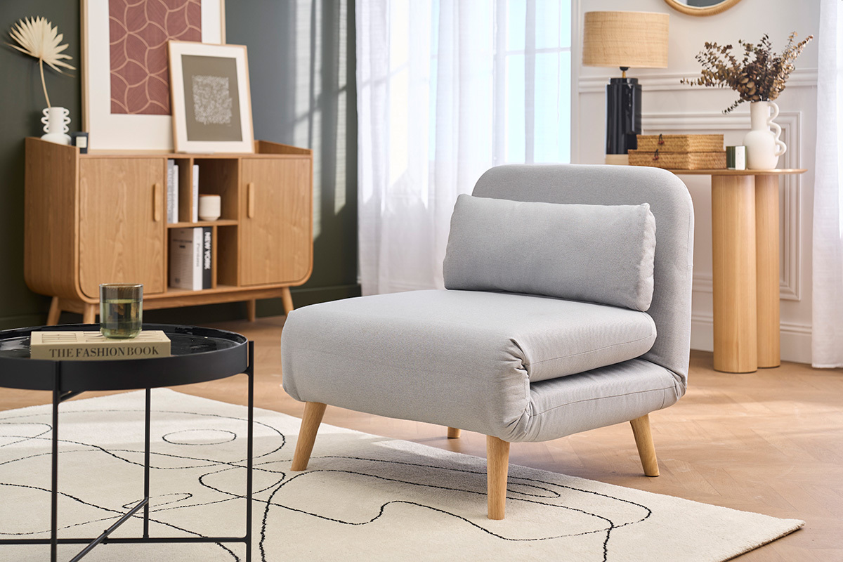 Fauteuil convertible scandinave en tissu gris clair et bois clair AMIKO