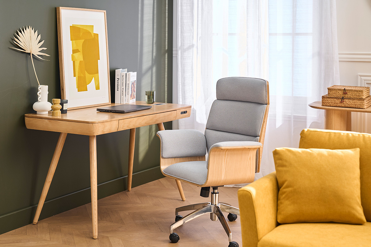 Fauteuil de bureau � roulettes design en tissu effet velours textur� beige, bois fonc� et acier chrom� ELON
