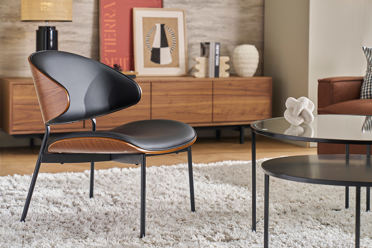 Fauteuil noir, bois fonc� et m�tal noir FABULO