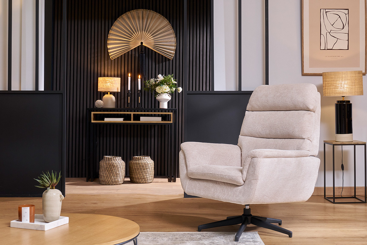 Fauteuil pivotant en tissu chenille beige et mtal noir JONAH