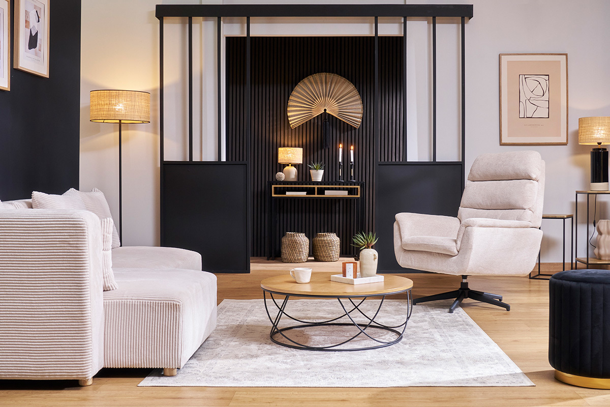 Fauteuil pivotant en tissu chenille beige et mtal noir JONAH