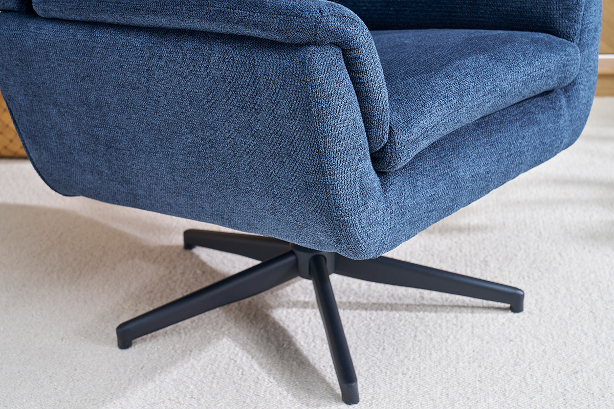 Fauteuil pivotant en tissu chenille bleu fonc� et m�tal noir JONAH