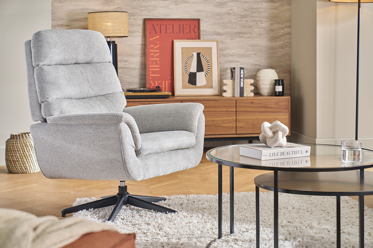 Fauteuil pivotant en tissu chenille gris et m�tal noir JONAH