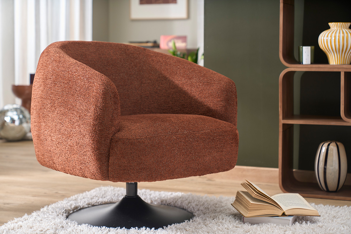 Fauteuil pivotant en tissu effet chenille bross� terre br�l�e et m�tal noir BOWIE