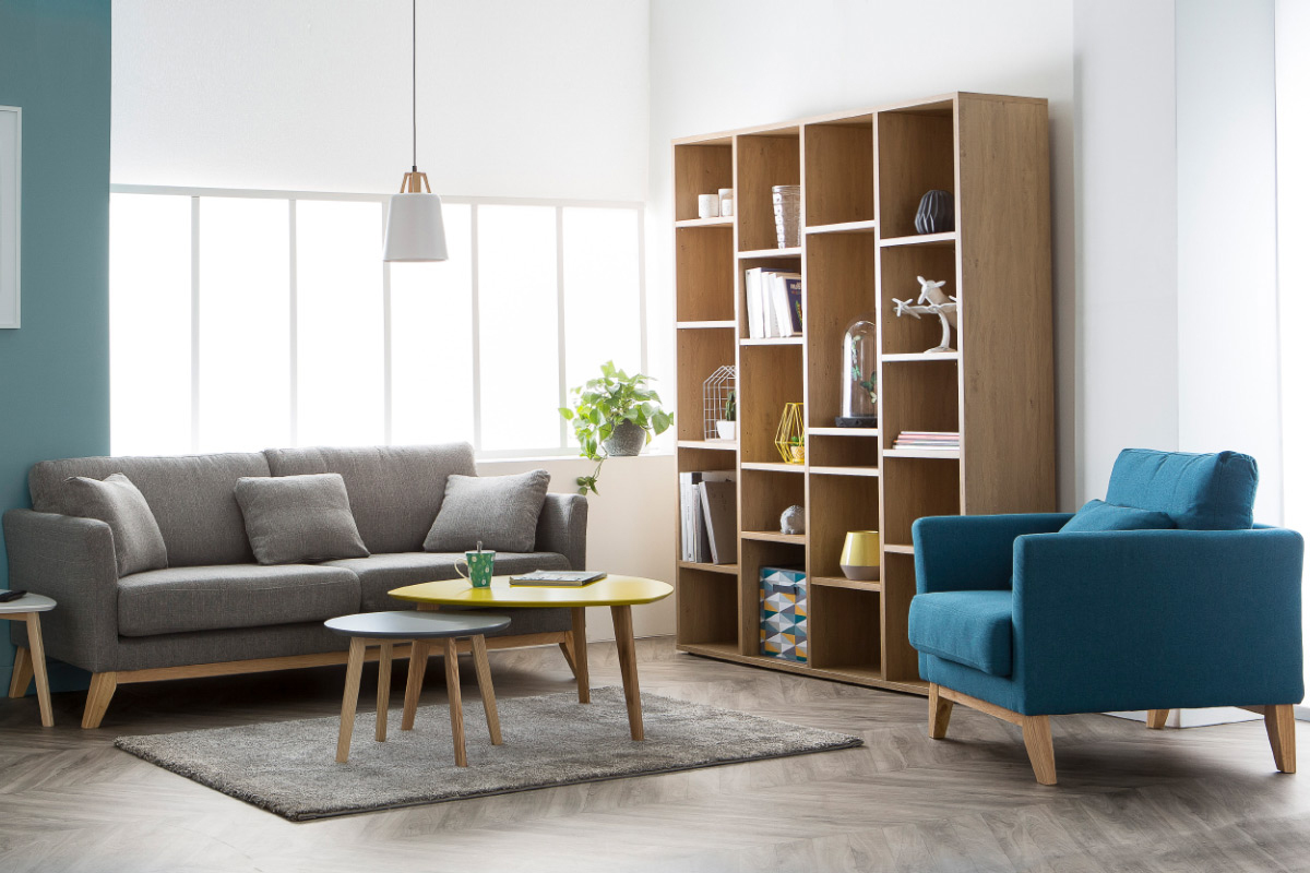 Fauteuil scandinave déhoussable en tissu effet velours texturé terracotta et bois clair OSLO