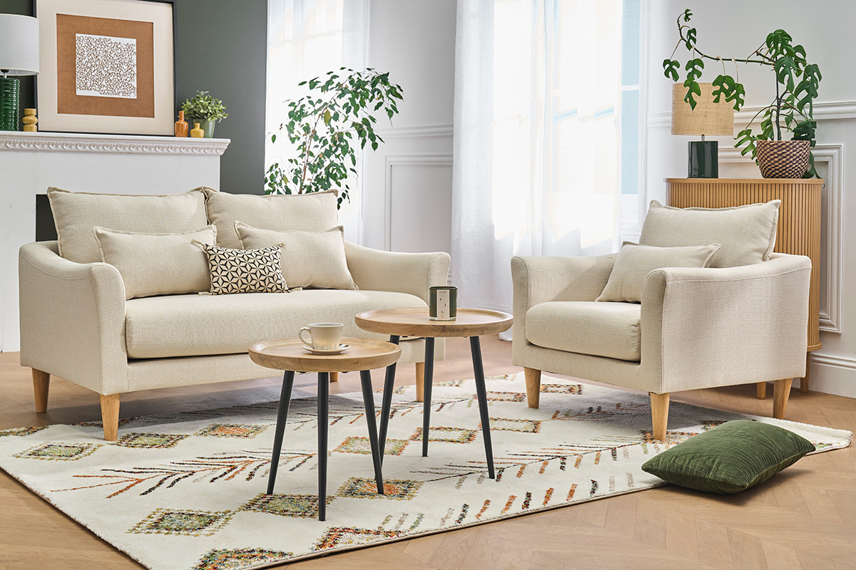 Fauteuil scandinave en tissu beige et bois clair KATE