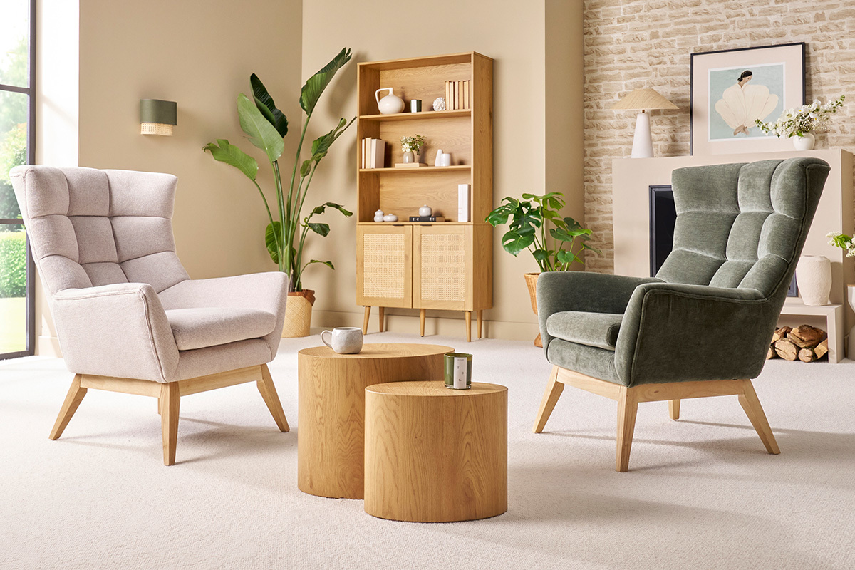 Fauteuil scandinave en tissu chenille bleu canard et bois clair BRODY