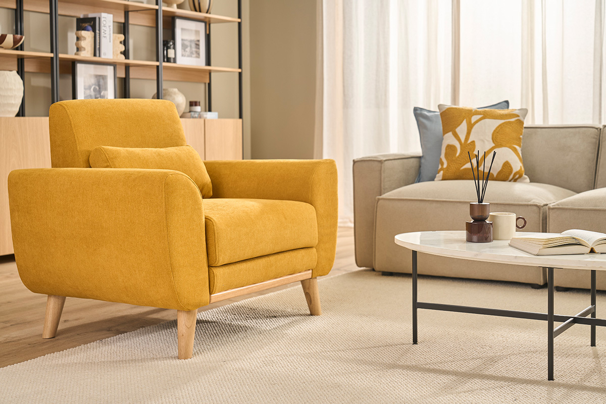 Fauteuil scandinave en tissu effet velours jaune moutarde et bois clair  EKTOR