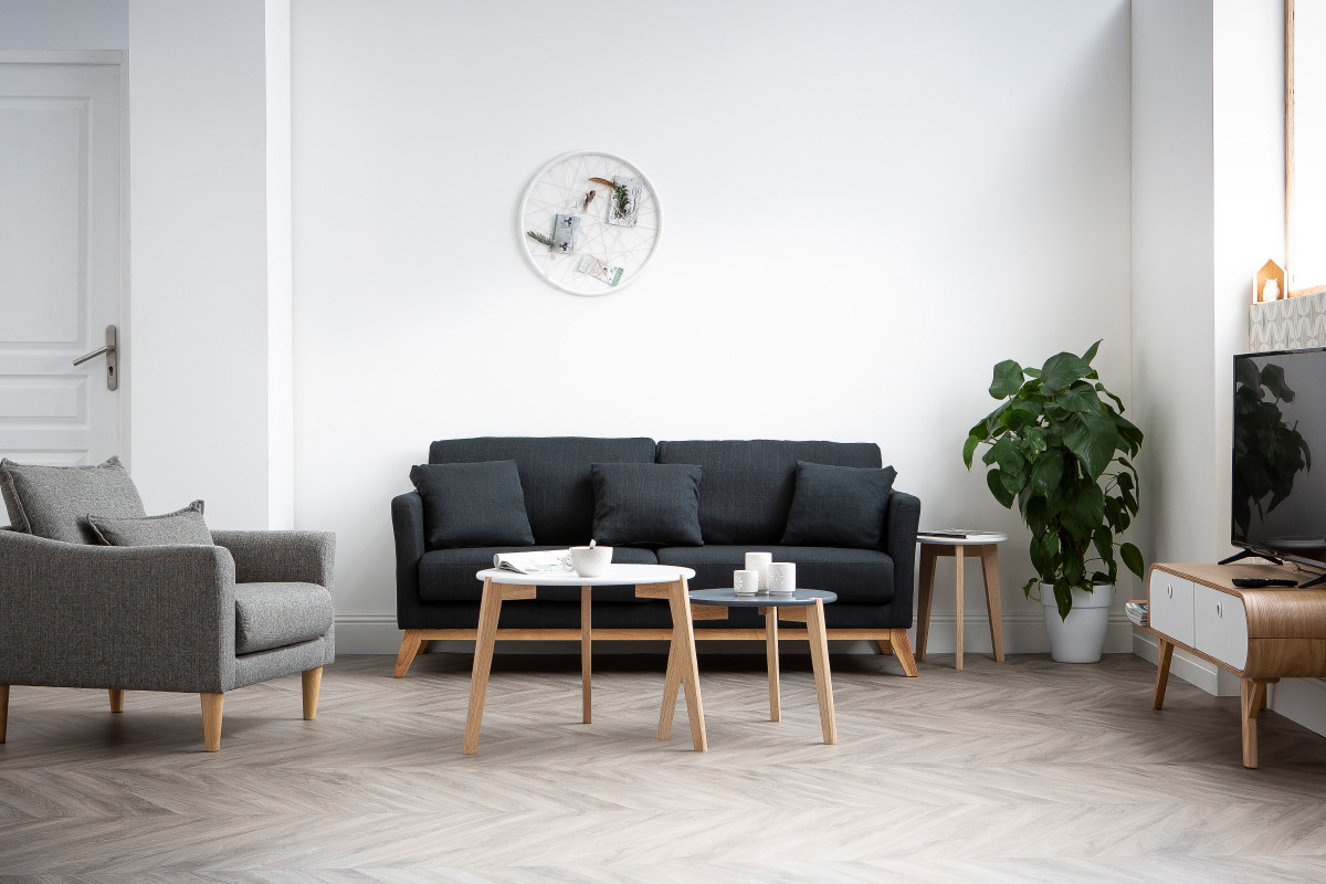 Fauteuil scandinave en tissu menthe  l'eau et bois clair KATE