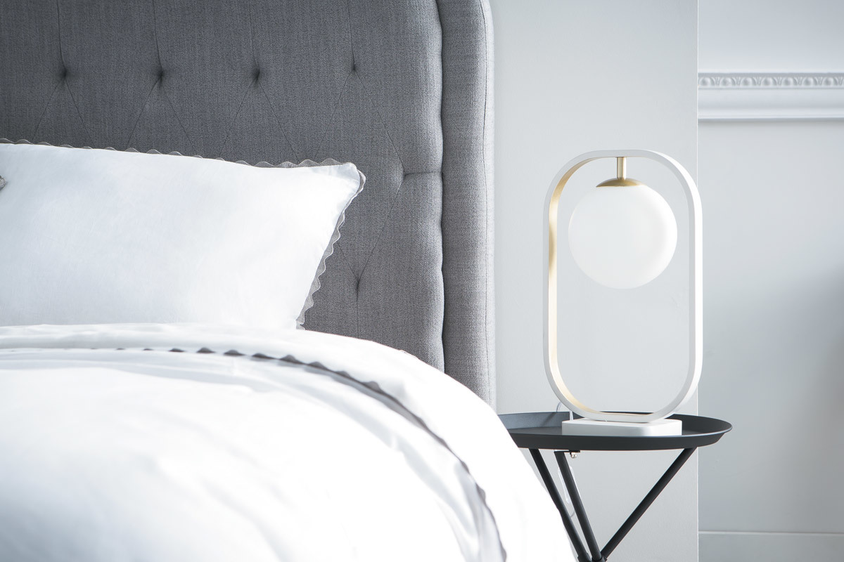 Lampe � poser design verre et m�tal dor� AVOLO