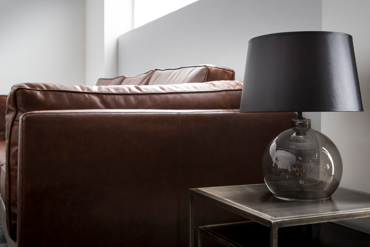 Lampe � poser design verre fum� noir SECRET