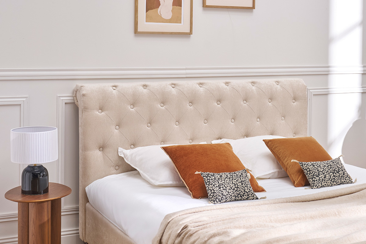 Lit 2 places 160x200 cm en tissu velours beige capitonn RILEY