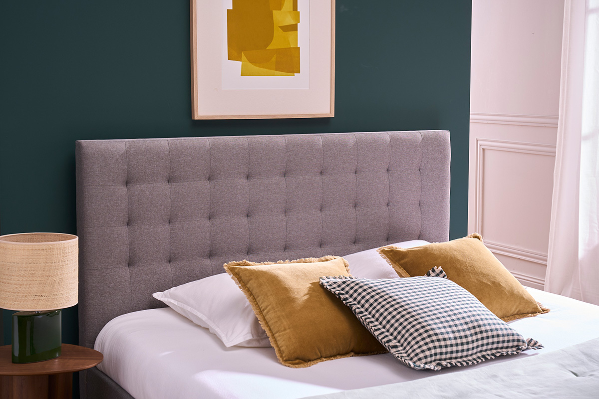 Lit 2 places 160x200 en tissu gris clair capitonn DANAE