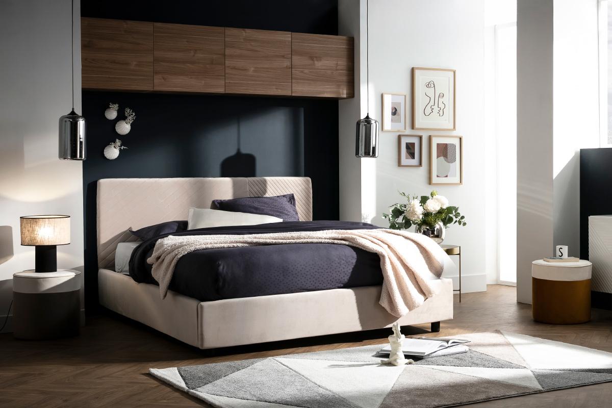 Lit coffre avec sommier et t�te de lit � motif en velours bleu paon 160 x 200 cm RIGA