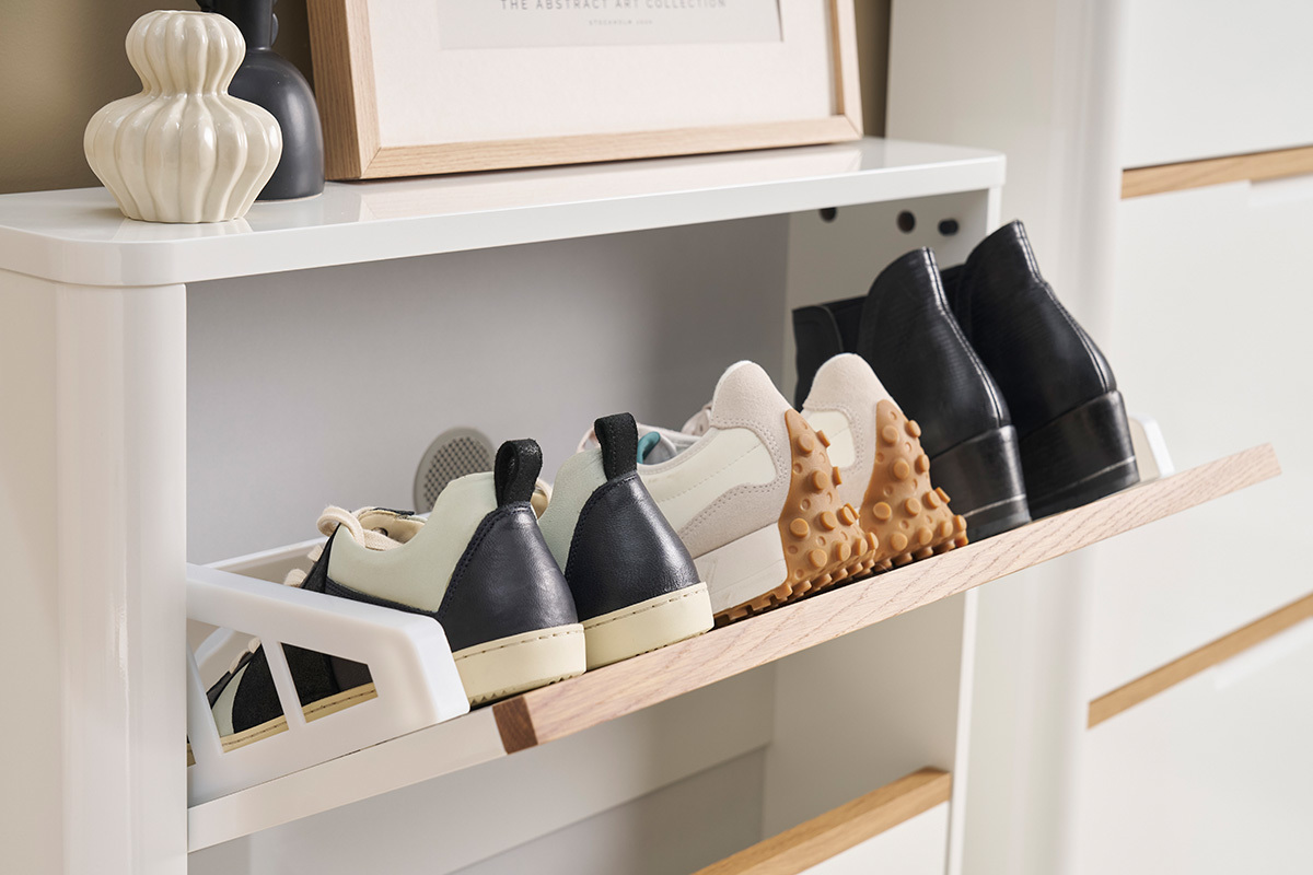 Meuble  chaussures 3 portes finition blanc laqu brillant L68 cm KIRK